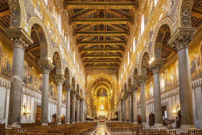 Navata-centrale-verso-laltare