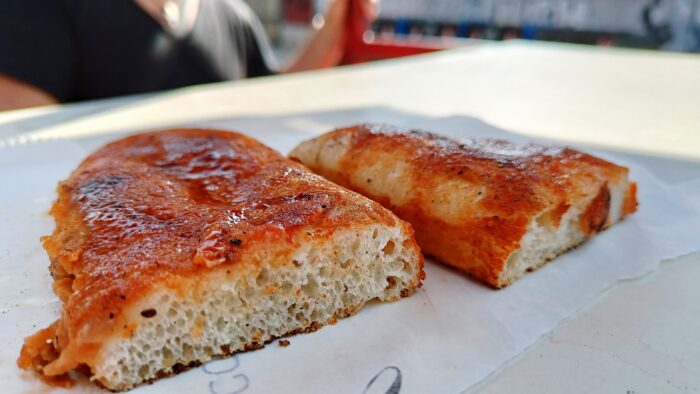 lo sfincione è street food di palermo